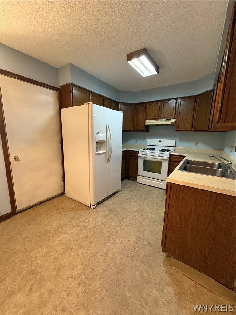 138 Rebecca Park, Buffalo, New York 14207, Buffalo, New York 14207, 3 Bedroom Bedrooms, 5 Room Rooms,1 BathroomBathrooms,Residential,For Sale,138 Rebecca Park, Buffalo, New York 14207,0,B1724588