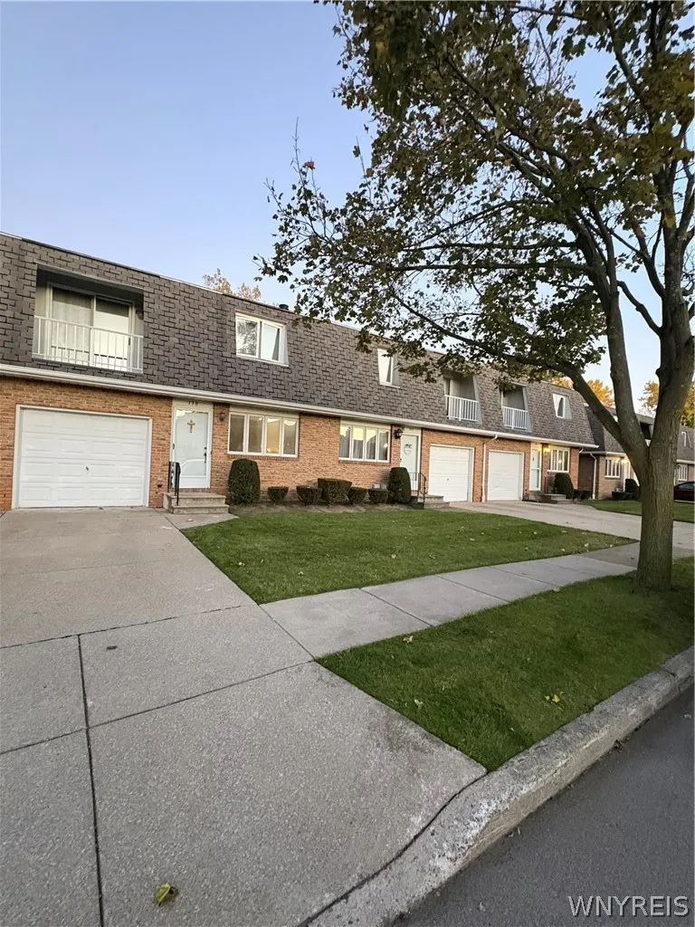 138 Rebecca Park, Buffalo, New York 14207, Buffalo, New York 14207, 3 Bedroom Bedrooms, 5 Room Rooms,1 BathroomBathrooms,Residential,For Sale,138 Rebecca Park, Buffalo, New York 14207,0,B1724588