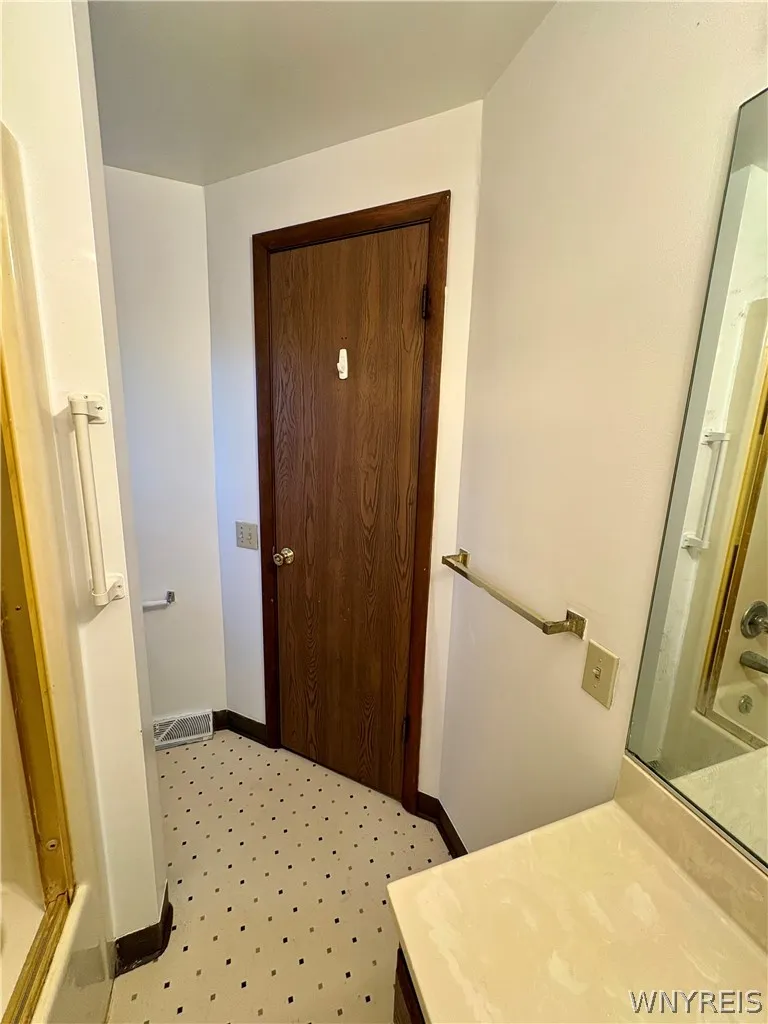 138 Rebecca Park, Buffalo, New York 14207, Buffalo, New York 14207, 3 Bedroom Bedrooms, 5 Room Rooms,1 BathroomBathrooms,Residential,For Sale,138 Rebecca Park, Buffalo, New York 14207,0,B1724588