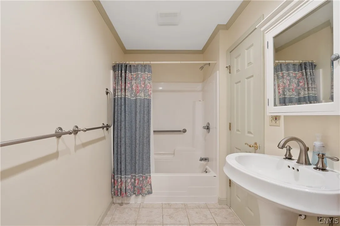 3183 Windy Hill Lane, Manlius, New York 13104, Manlius, New York 13104, 3 Bedroom Bedrooms, 7 Room Rooms,3 BathroomBathrooms,Residential,For Sale,3183 Windy Hill Lane, Manlius, New York 13104,0,S1723702