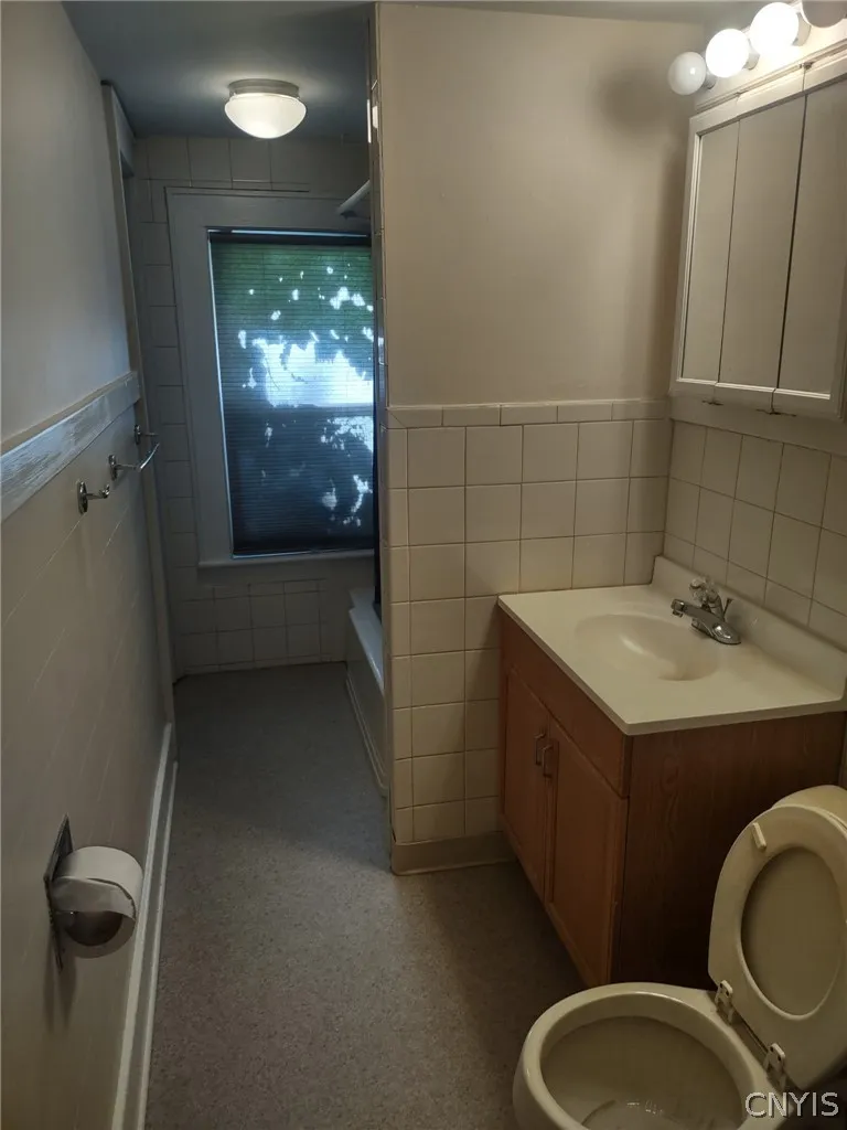 1025 Milton Avenue 2, Syracuse, New York 13204, Syracuse, New York 13204, 3 Bedroom Bedrooms, 8 Room Rooms,1 BathroomBathrooms,Residential Lease,For Rent,1025 Milton Avenue 2, Syracuse, New York 13204,0,S1724509
