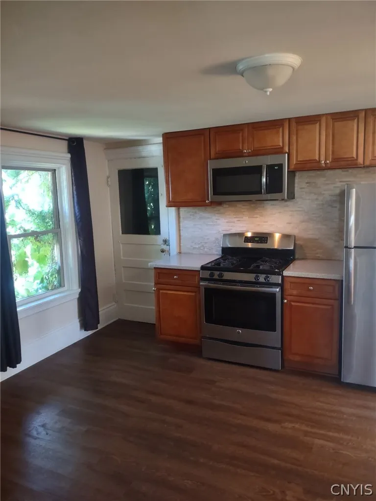 1025 Milton Avenue 2, Syracuse, New York 13204, Syracuse, New York 13204, 3 Bedroom Bedrooms, 8 Room Rooms,1 BathroomBathrooms,Residential Lease,For Rent,1025 Milton Avenue 2, Syracuse, New York 13204,0,S1724509