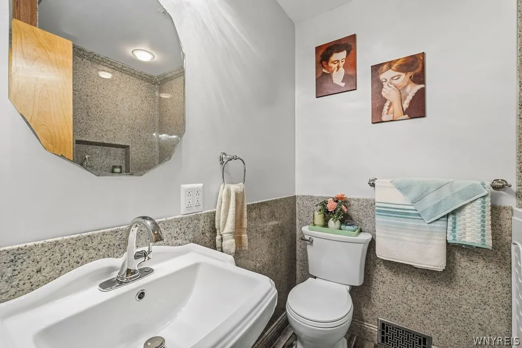 1069 Upper Mountain Road, Lewiston, New York 14092, Lewiston, New York 14092, 3 Bedroom Bedrooms, 8 Room Rooms,3 BathroomBathrooms,Residential,For Sale,1069 Upper Mountain Road, Lewiston, New York 14092,0,B1719465