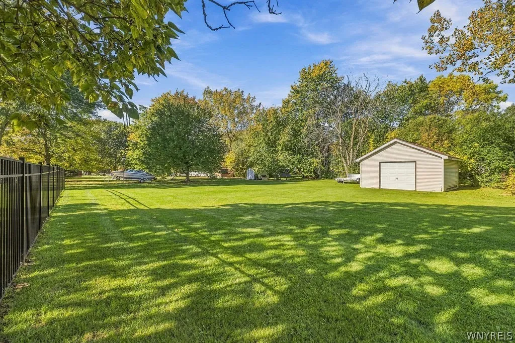 1069 Upper Mountain Road, Lewiston, New York 14092, Lewiston, New York 14092, 3 Bedroom Bedrooms, 8 Room Rooms,3 BathroomBathrooms,Residential,For Sale,1069 Upper Mountain Road, Lewiston, New York 14092,0,B1719465
