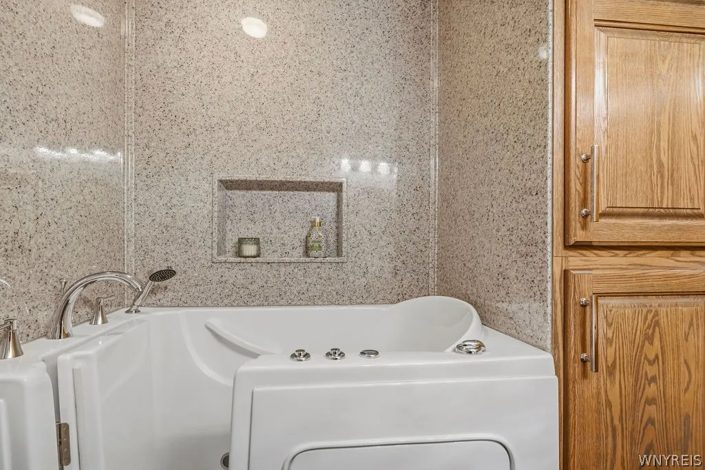 1069 Upper Mountain Road, Lewiston, New York 14092, Lewiston, New York 14092, 3 Bedroom Bedrooms, 8 Room Rooms,3 BathroomBathrooms,Residential,For Sale,1069 Upper Mountain Road, Lewiston, New York 14092,0,B1719465