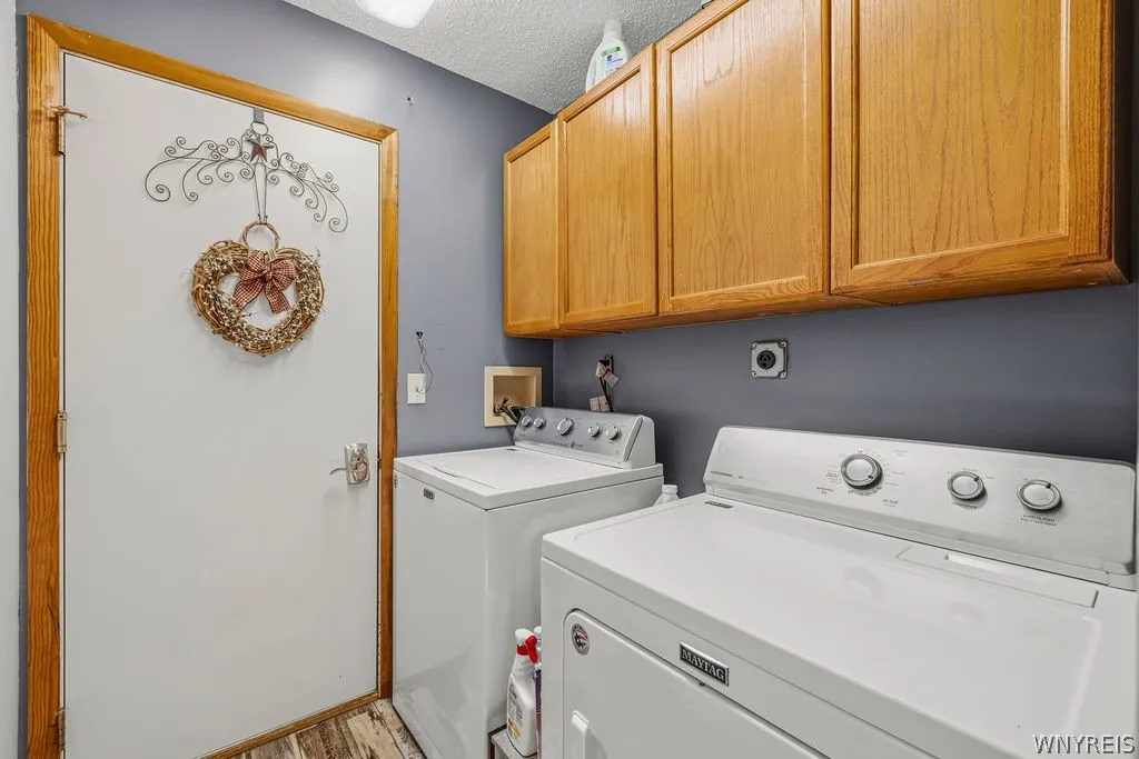 1069 Upper Mountain Road, Lewiston, New York 14092, Lewiston, New York 14092, 3 Bedroom Bedrooms, 8 Room Rooms,3 BathroomBathrooms,Residential,For Sale,1069 Upper Mountain Road, Lewiston, New York 14092,0,B1719465