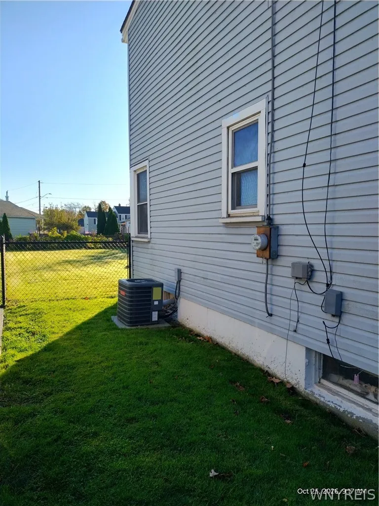 1287 89th Street, Niagara Falls, New York 14304, Niagara Falls, New York 14304, 4 Bedroom Bedrooms, 7 Room Rooms,1 BathroomBathrooms,Residential,For Sale,1287 89th Street, Niagara Falls, New York 14304,0,B1724513