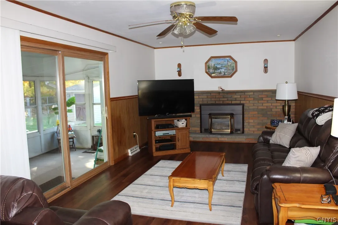 Family Roomw/Gas insert