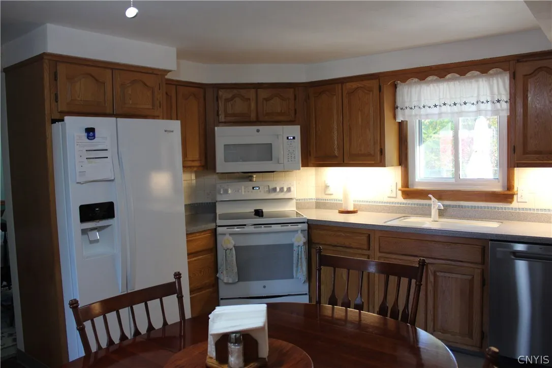 5426 Carina Circle, Clay, New York 13041, Clay, New York 13041, 4 Bedroom Bedrooms, 9 Room Rooms,2 BathroomBathrooms,Residential,For Sale,5426 Carina Circle, Clay, New York 13041,0,S1724524