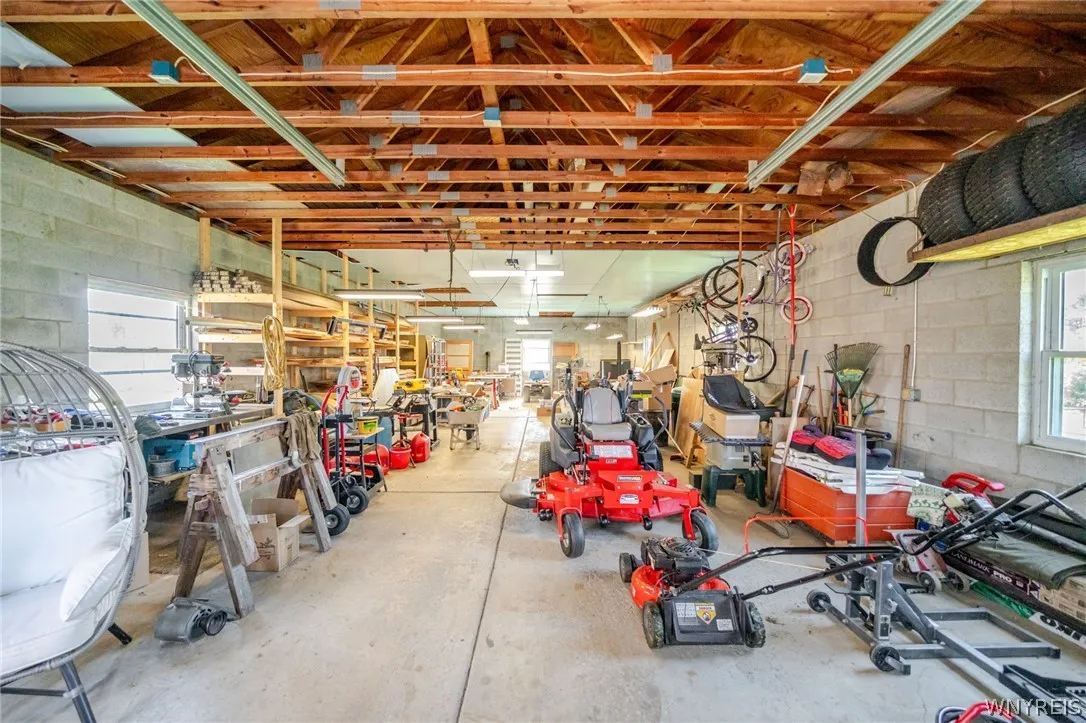 6-vehicle garage/shop