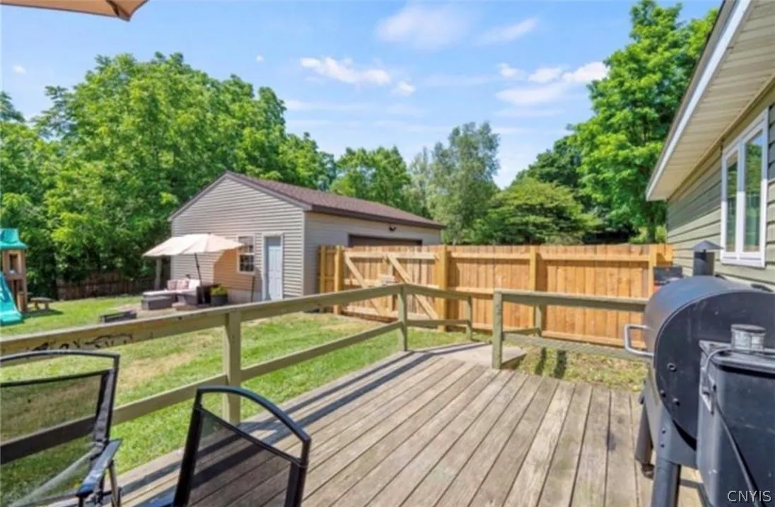 31 Franklin Avenue, Oswego, New York 13126, Oswego, New York 13126, 3 Bedroom Bedrooms, 8 Room Rooms,2 BathroomBathrooms,Residential Lease,For Rent,31 Franklin Avenue, Oswego, New York 13126,0,S1724245