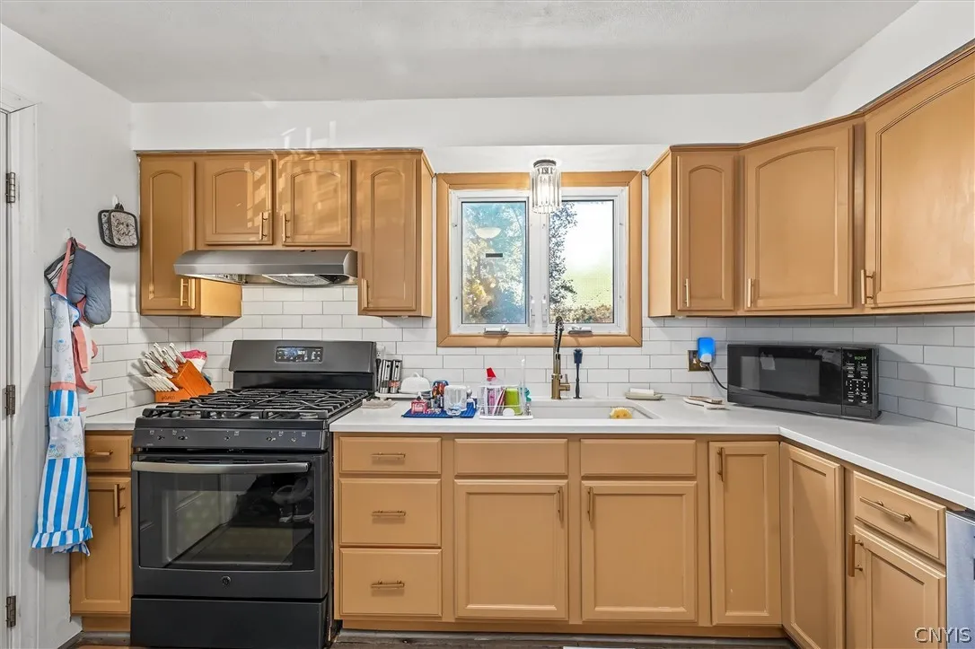 114 Maclaughlin Street, Camillus, New York 13031, Camillus, New York 13031, 3 Bedroom Bedrooms, 7 Room Rooms,2 BathroomBathrooms,Residential,For Sale,114 Maclaughlin Street, Camillus, New York 13031,0,S1724825