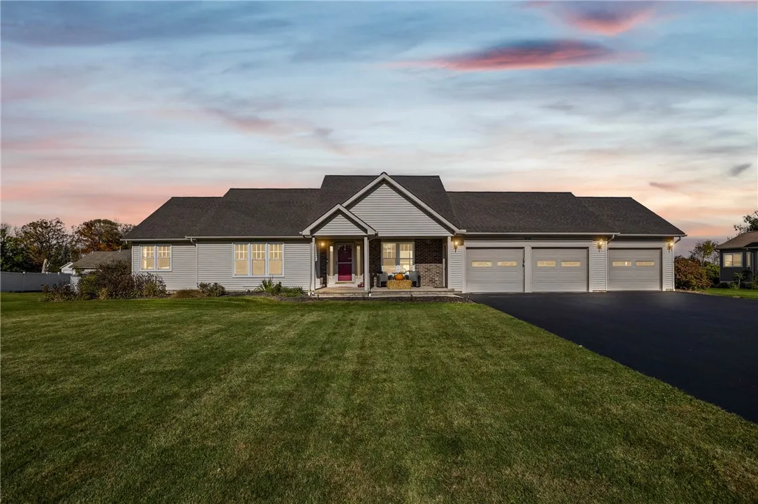 930 Meadow Ridge Lane, Webster, New York 14580, Webster, New York 14580, 3 Bedroom Bedrooms, 7 Room Rooms,2 BathroomBathrooms,Residential Lease,For Rent,930 Meadow Ridge Lane, Webster, New York 14580,0,R1724858