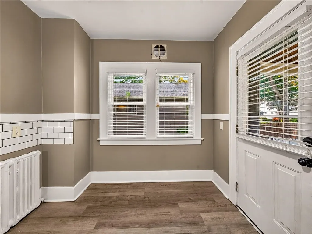 Kitchen dinette area and rear entry