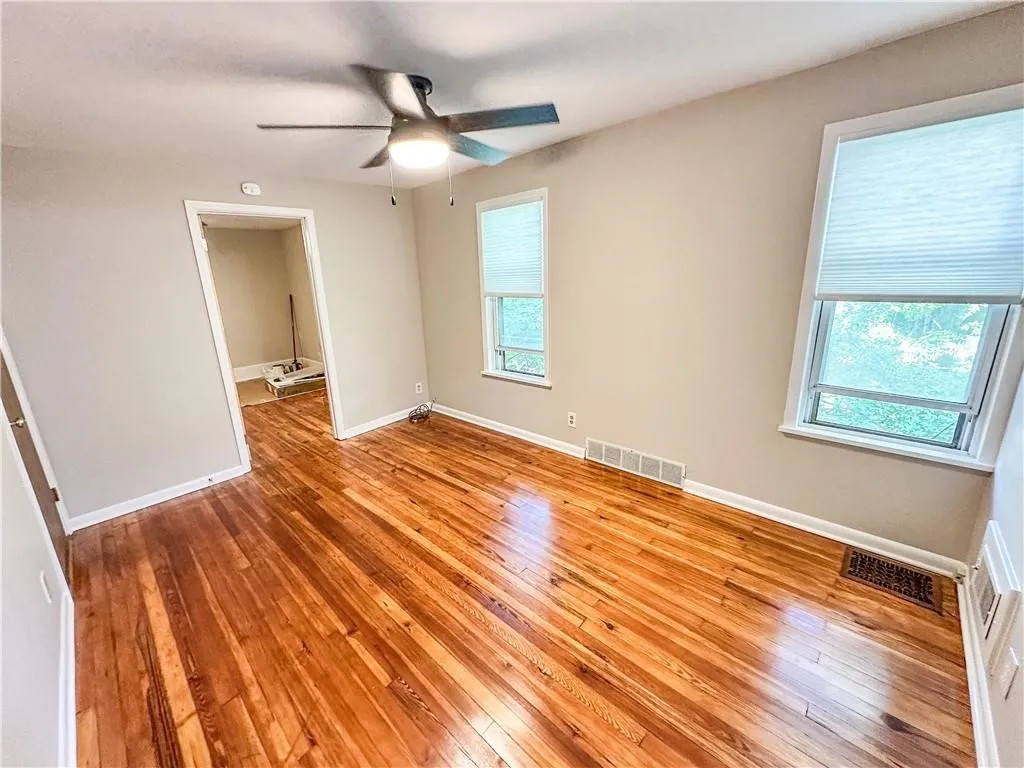 81 Stewart Street 3, Rochester, New York 14620, Rochester, New York 14620, 1 Bedroom Bedrooms, 4 Room Rooms,1 BathroomBathrooms,Residential Lease,For Rent,81 Stewart Street 3, Rochester, New York 14620,0,R1723236