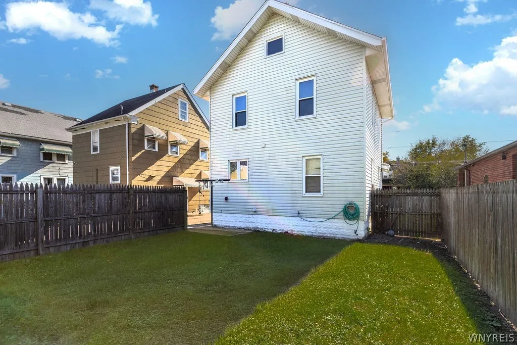 2412 Ontario Avenue, Niagara Falls, New York 14305, Niagara Falls, New York 14305, 3 Bedroom Bedrooms, 6 Room Rooms,1 BathroomBathrooms,Residential,For Sale,2412 Ontario Avenue, Niagara Falls, New York 14305,0,B1724543