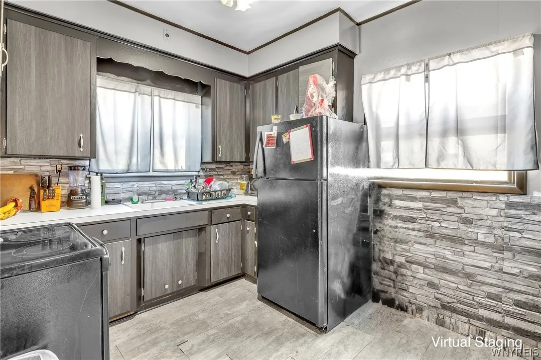 2412 Ontario Avenue, Niagara Falls, New York 14305, Niagara Falls, New York 14305, 3 Bedroom Bedrooms, 6 Room Rooms,1 BathroomBathrooms,Residential,For Sale,2412 Ontario Avenue, Niagara Falls, New York 14305,0,B1724543