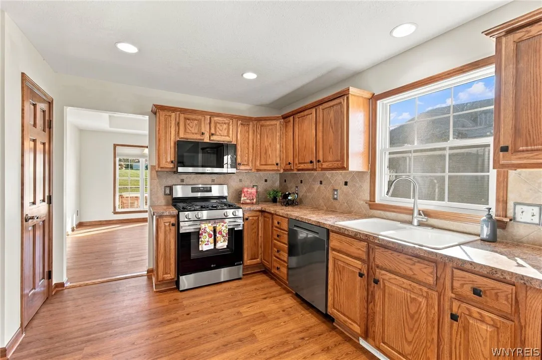 Ceramic backsplash