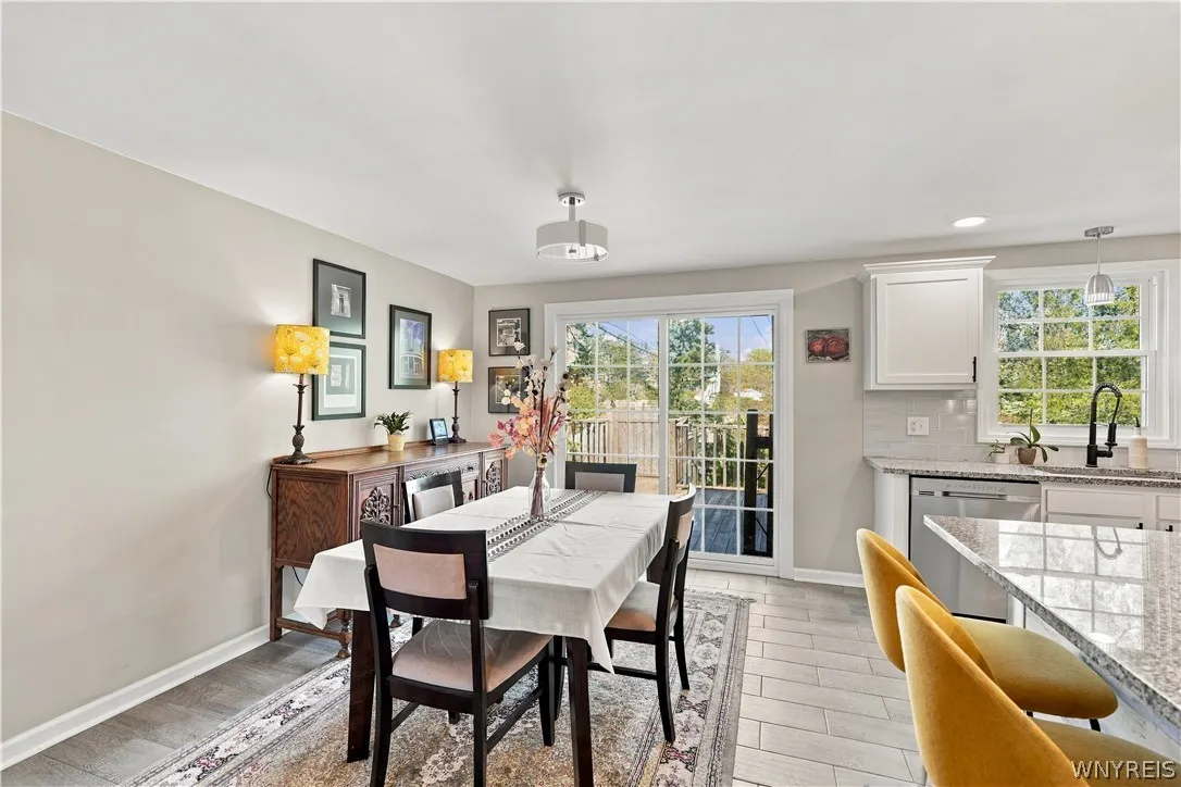 Eat-in kitchen