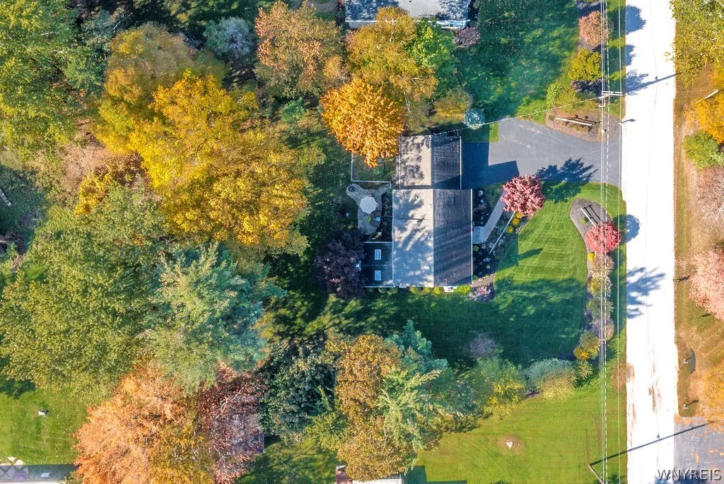 8927 Hurlburt Lane, Clarence, New York 14031, Clarence, New York 14031, 5 Bedroom Bedrooms, 10 Room Rooms,2 BathroomBathrooms,Residential,For Sale,8927 Hurlburt Lane, Clarence, New York 14031,0,B1724635