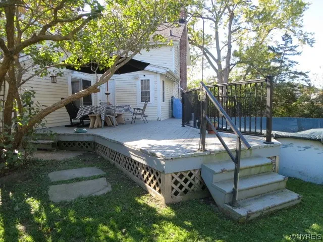 Spacious deck for relaxing & outdoor grilling...Deck freshly painted in Oct.!