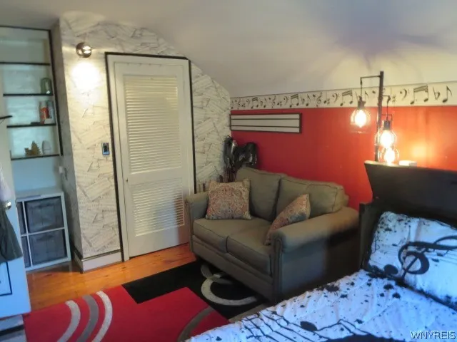 3rd bedroom with hardwood floor & good size closet!
