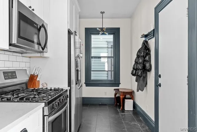 58 Cottage Street 1, Buffalo, New York 14201, Buffalo, New York 14201, 1 Bedroom Bedrooms, 4 Room Rooms,1 BathroomBathrooms,Residential Lease,For Rent,58 Cottage Street 1, Buffalo, New York 14201,0,B1720762