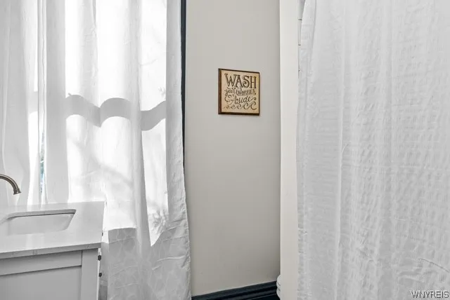 58 Cottage Street 1, Buffalo, New York 14201, Buffalo, New York 14201, 1 Bedroom Bedrooms, 4 Room Rooms,1 BathroomBathrooms,Residential Lease,For Rent,58 Cottage Street 1, Buffalo, New York 14201,0,B1720762