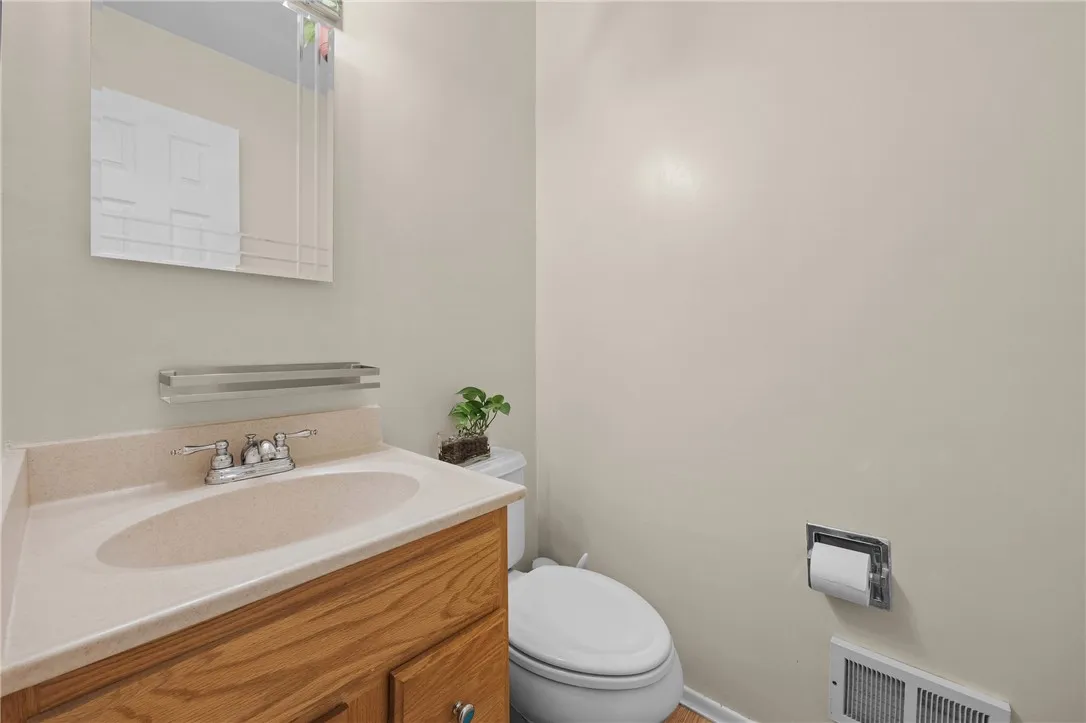 21 Hidden Creek Circle, Perinton, New York 14534, Perinton, New York 14534, 4 Bedroom Bedrooms, 7 Room Rooms,2 BathroomBathrooms,Residential,For Sale,21 Hidden Creek Circle, Perinton, New York 14534,0,R1725055