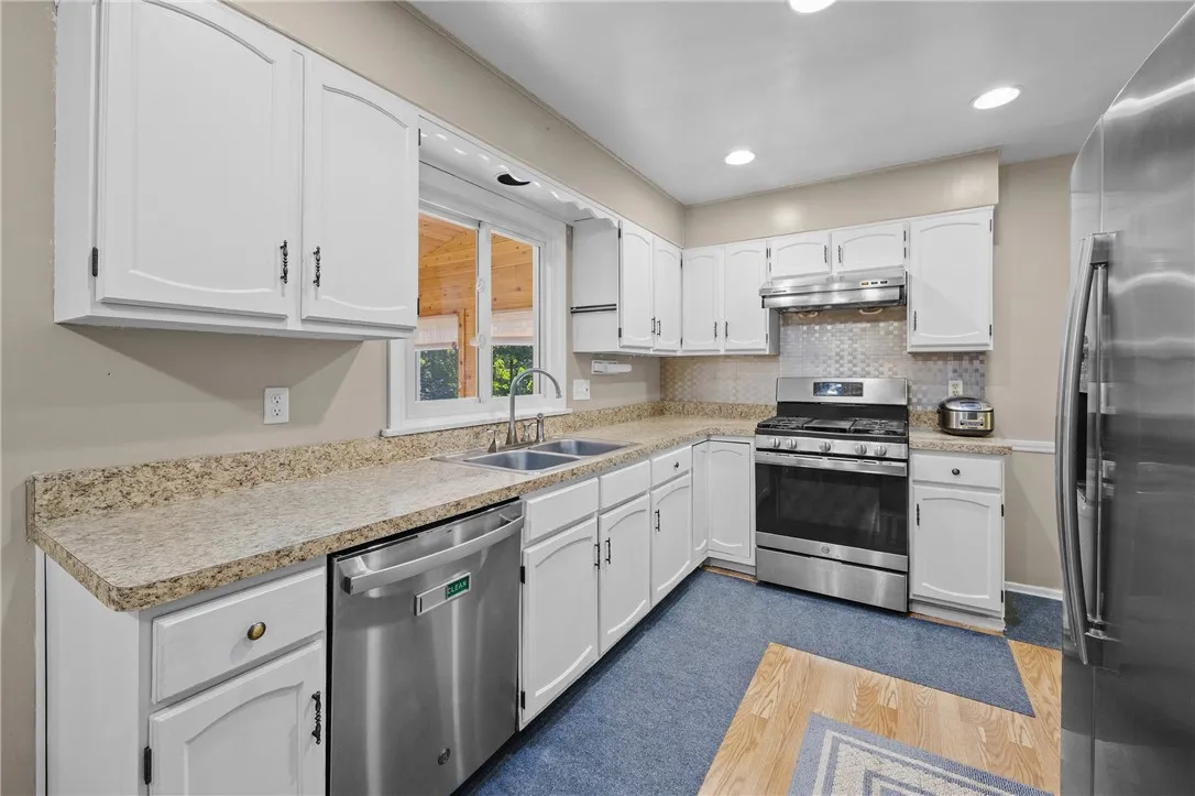 21 Hidden Creek Circle, Perinton, New York 14534, Perinton, New York 14534, 4 Bedroom Bedrooms, 7 Room Rooms,2 BathroomBathrooms,Residential,For Sale,21 Hidden Creek Circle, Perinton, New York 14534,0,R1725055