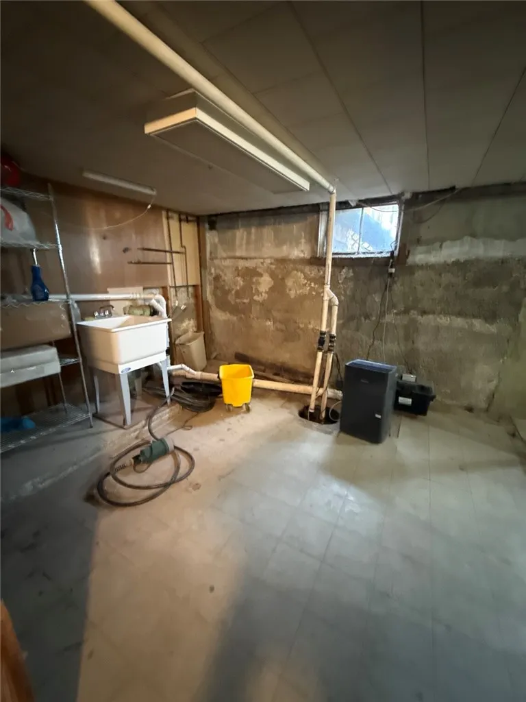 47 Green Street, Seneca Falls, New York 13148, Seneca Falls, New York 13148, 3 Bedroom Bedrooms, 8 Room Rooms,1 BathroomBathrooms,Residential,For Sale,47 Green Street, Seneca Falls, New York 13148,0,R1721374