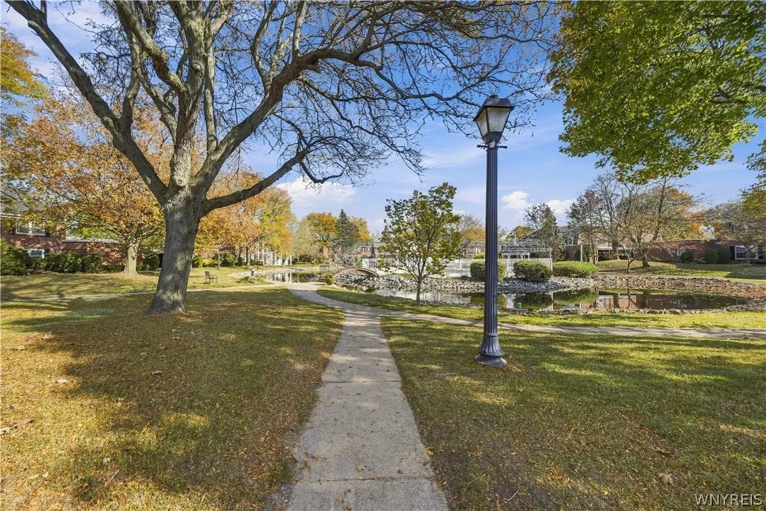 1 Hickory Hill Road D, Amherst, New York 14221, Amherst, New York 14221, 2 Bedroom Bedrooms, 5 Room Rooms,2 BathroomBathrooms,Residential,For Sale,1 Hickory Hill Road D, Amherst, New York 14221,0,B1724809
