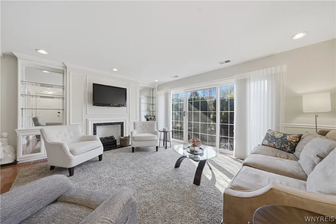 Tons of sunlight in the living room