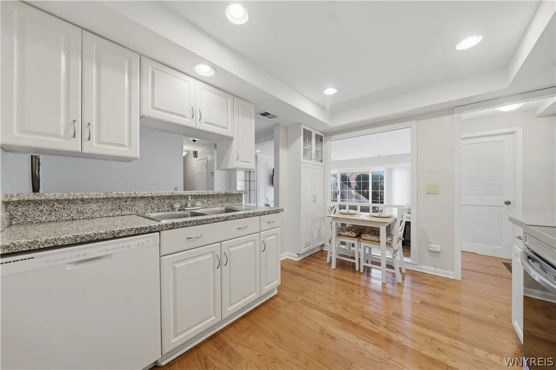 1 Hickory Hill Road D, Amherst, New York 14221, Amherst, New York 14221, 2 Bedroom Bedrooms, 5 Room Rooms,2 BathroomBathrooms,Residential,For Sale,1 Hickory Hill Road D, Amherst, New York 14221,0,B1724809