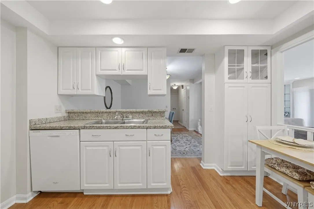 1 Hickory Hill Road D, Amherst, New York 14221, Amherst, New York 14221, 2 Bedroom Bedrooms, 5 Room Rooms,2 BathroomBathrooms,Residential,For Sale,1 Hickory Hill Road D, Amherst, New York 14221,0,B1724809