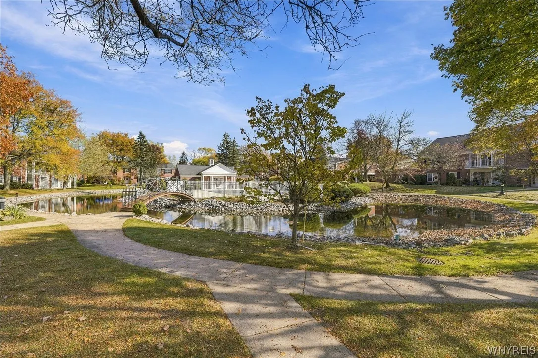 1 Hickory Hill Road D, Amherst, New York 14221, Amherst, New York 14221, 2 Bedroom Bedrooms, 5 Room Rooms,2 BathroomBathrooms,Residential,For Sale,1 Hickory Hill Road D, Amherst, New York 14221,0,B1724809