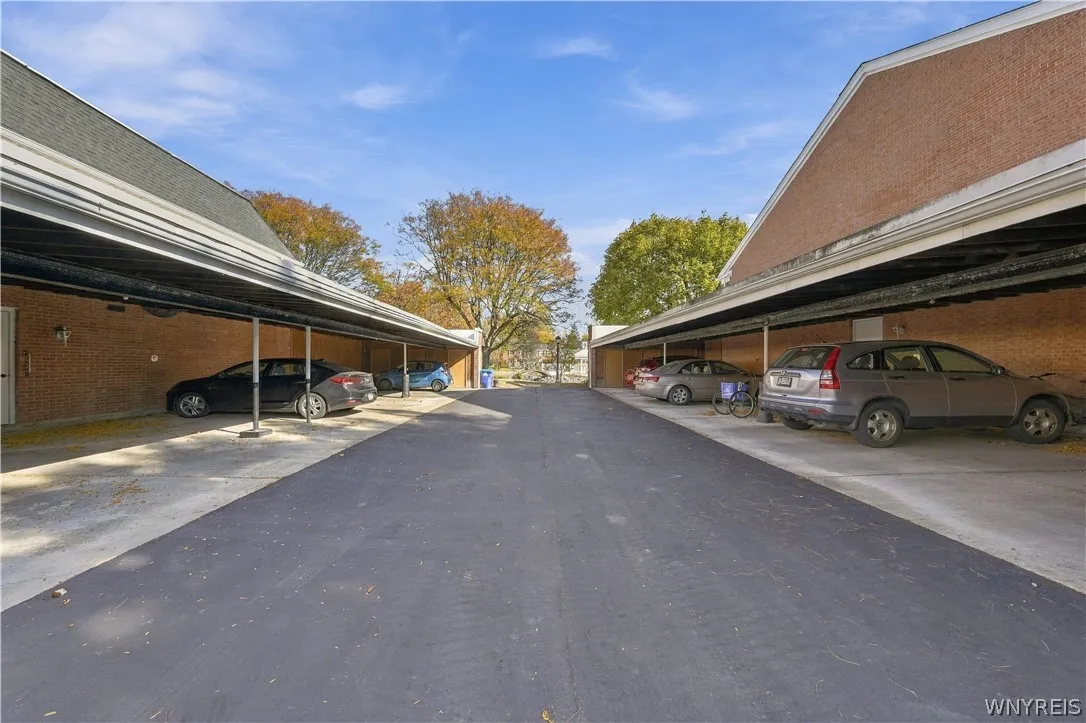 1 Hickory Hill Road D, Amherst, New York 14221, Amherst, New York 14221, 2 Bedroom Bedrooms, 5 Room Rooms,2 BathroomBathrooms,Residential,For Sale,1 Hickory Hill Road D, Amherst, New York 14221,0,B1724809