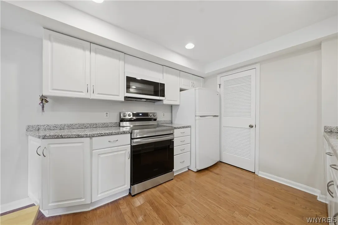 1 Hickory Hill Road D, Amherst, New York 14221, Amherst, New York 14221, 2 Bedroom Bedrooms, 5 Room Rooms,2 BathroomBathrooms,Residential,For Sale,1 Hickory Hill Road D, Amherst, New York 14221,0,B1724809