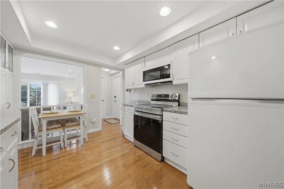1 Hickory Hill Road D, Amherst, New York 14221, Amherst, New York 14221, 2 Bedroom Bedrooms, 5 Room Rooms,2 BathroomBathrooms,Residential,For Sale,1 Hickory Hill Road D, Amherst, New York 14221,0,B1724809