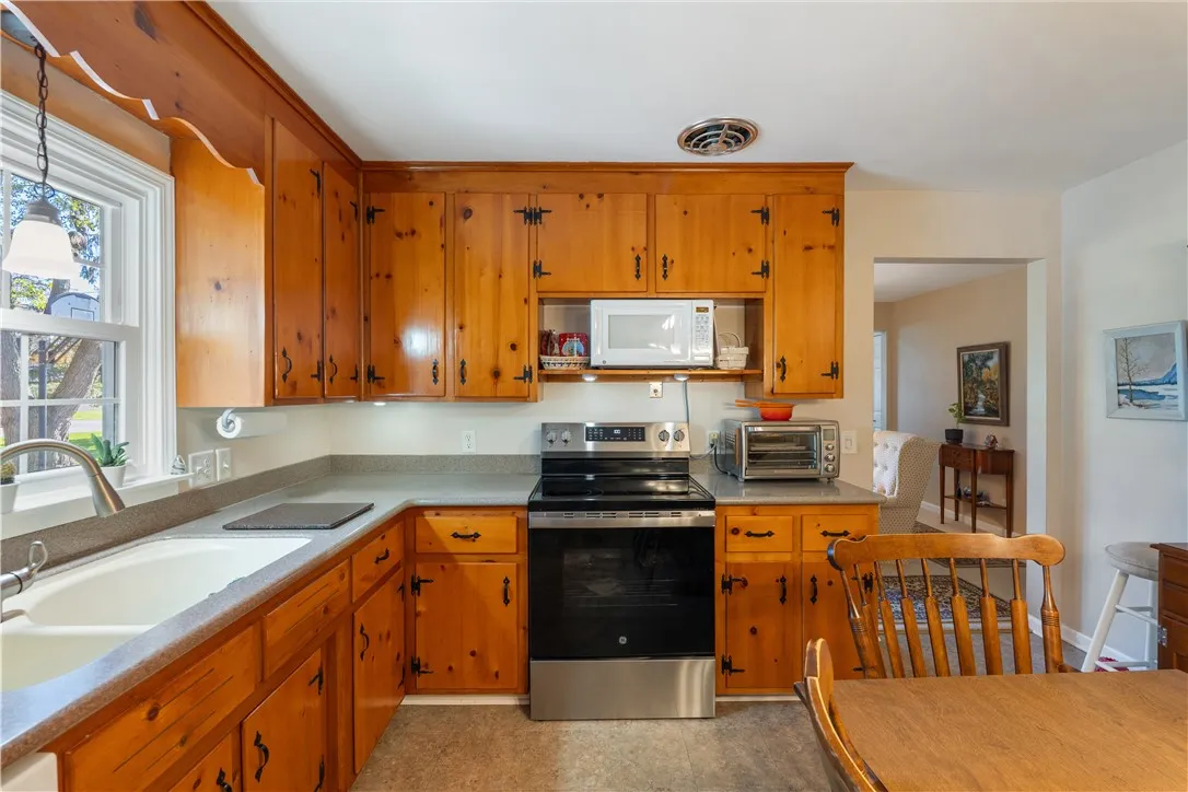 108 Country Lane, Penfield, New York 14526, Penfield, New York 14526, 4 Bedroom Bedrooms, 8 Room Rooms,1 BathroomBathrooms,Residential,For Sale,108 Country Lane, Penfield, New York 14526,0,R1724682