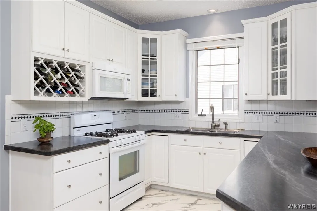 3011-l#23 Cloverbank Road, Hamburg, New York 14075, Hamburg, New York 14075, 3 Bedroom Bedrooms, 6 Room Rooms,2 BathroomBathrooms,Residential,For Sale,3011-l#23 Cloverbank Road, Hamburg, New York 14075,0,B1725073