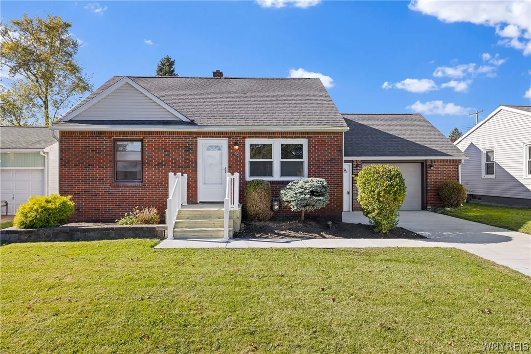 16 Singer Drive, West Seneca, New York 14224, West Seneca, New York 14224, 4 Bedroom Bedrooms, 6 Room Rooms,1 BathroomBathrooms,Residential,For Sale,16 Singer Drive, West Seneca, New York 14224,0,B1725035