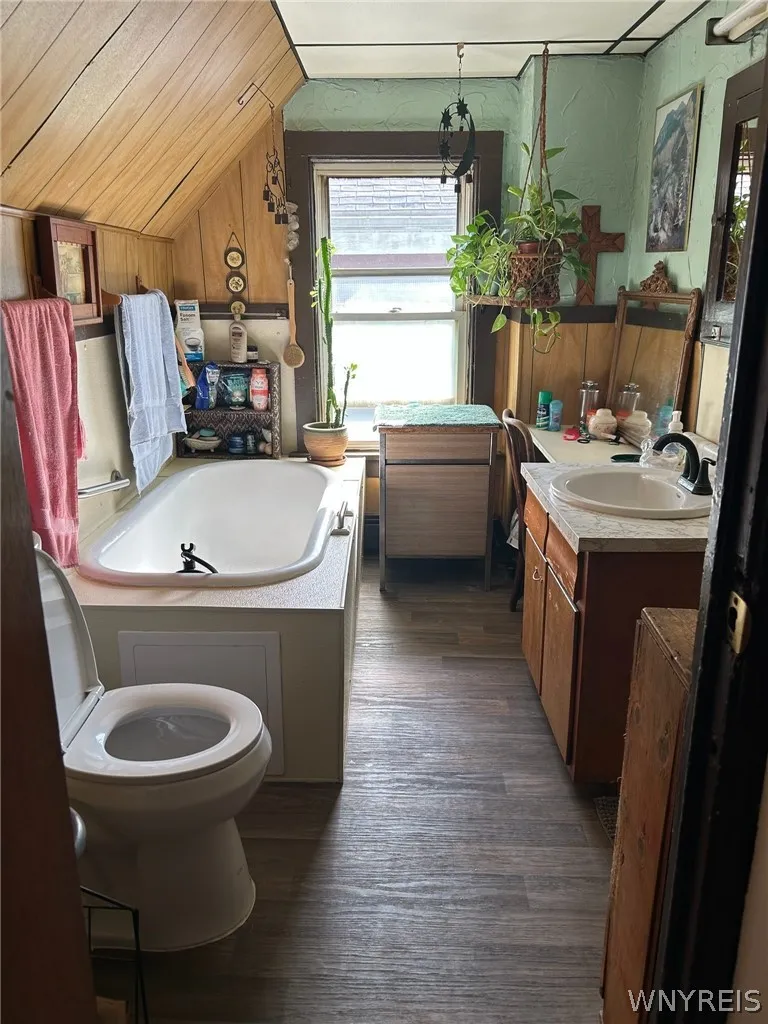 133 Beryl Drive, Cheektowaga, New York 14225, Cheektowaga, New York 14225, 5 Bedroom Bedrooms, 9 Room Rooms,1 BathroomBathrooms,Residential,For Sale,133 Beryl Drive, Cheektowaga, New York 14225,0,B1725138