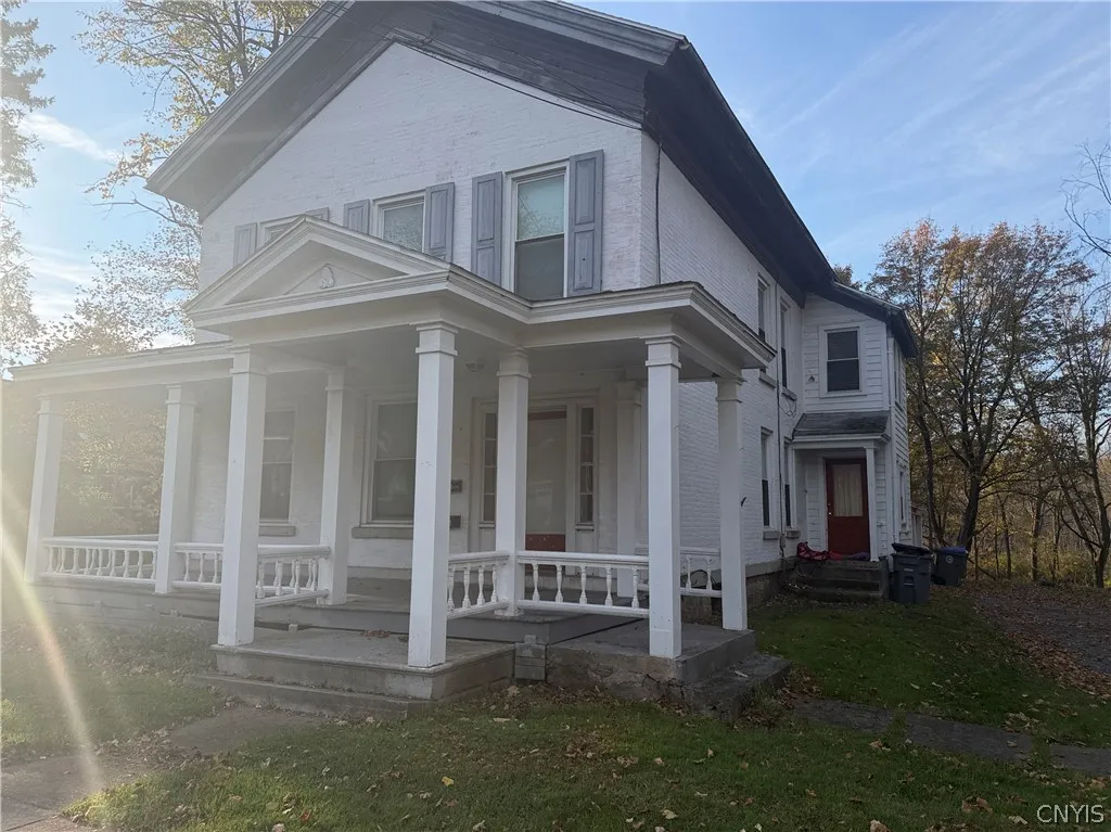 142 Washington Street B, Manlius, New York 13104, Manlius, New York 13104, 2 Bedroom Bedrooms, 6 Room Rooms,1 BathroomBathrooms,Residential Lease,For Rent,142 Washington Street B, Manlius, New York 13104,0,S1725164