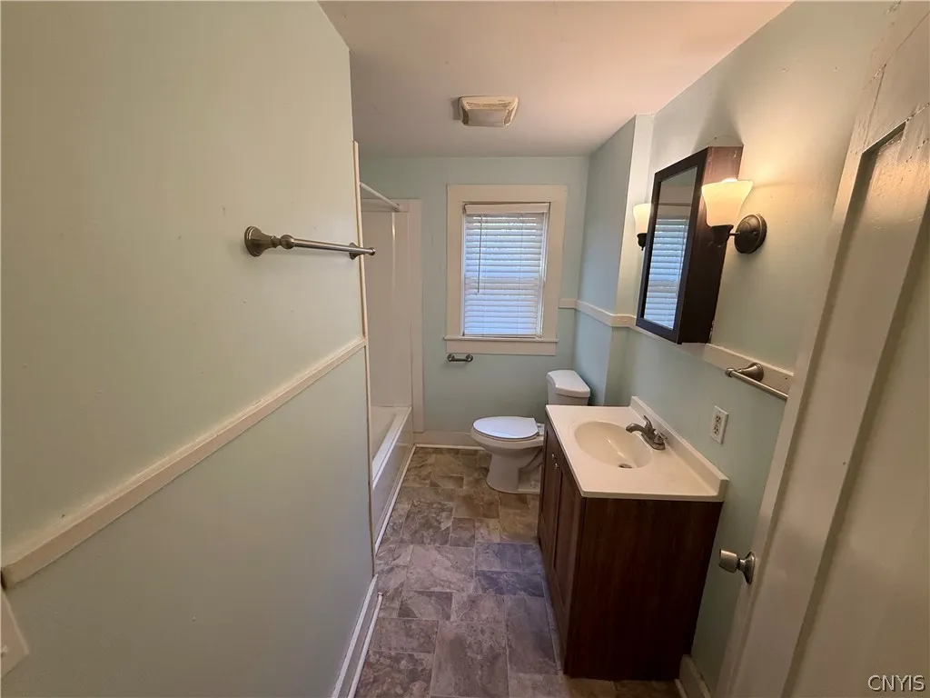 142 Washington Street B, Manlius, New York 13104, Manlius, New York 13104, 2 Bedroom Bedrooms, 6 Room Rooms,1 BathroomBathrooms,Residential Lease,For Rent,142 Washington Street B, Manlius, New York 13104,0,S1725164