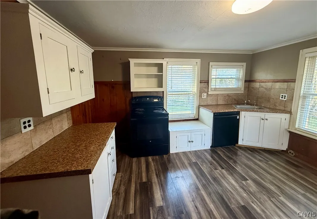 142 Washington Street B, Manlius, New York 13104, Manlius, New York 13104, 2 Bedroom Bedrooms, 6 Room Rooms,1 BathroomBathrooms,Residential Lease,For Rent,142 Washington Street B, Manlius, New York 13104,0,S1725164