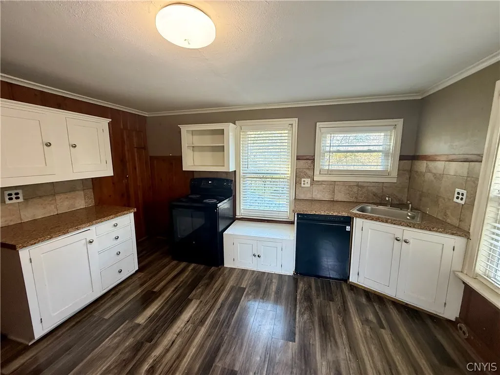 142 Washington Street B, Manlius, New York 13104, Manlius, New York 13104, 2 Bedroom Bedrooms, 6 Room Rooms,1 BathroomBathrooms,Residential Lease,For Rent,142 Washington Street B, Manlius, New York 13104,0,S1725164
