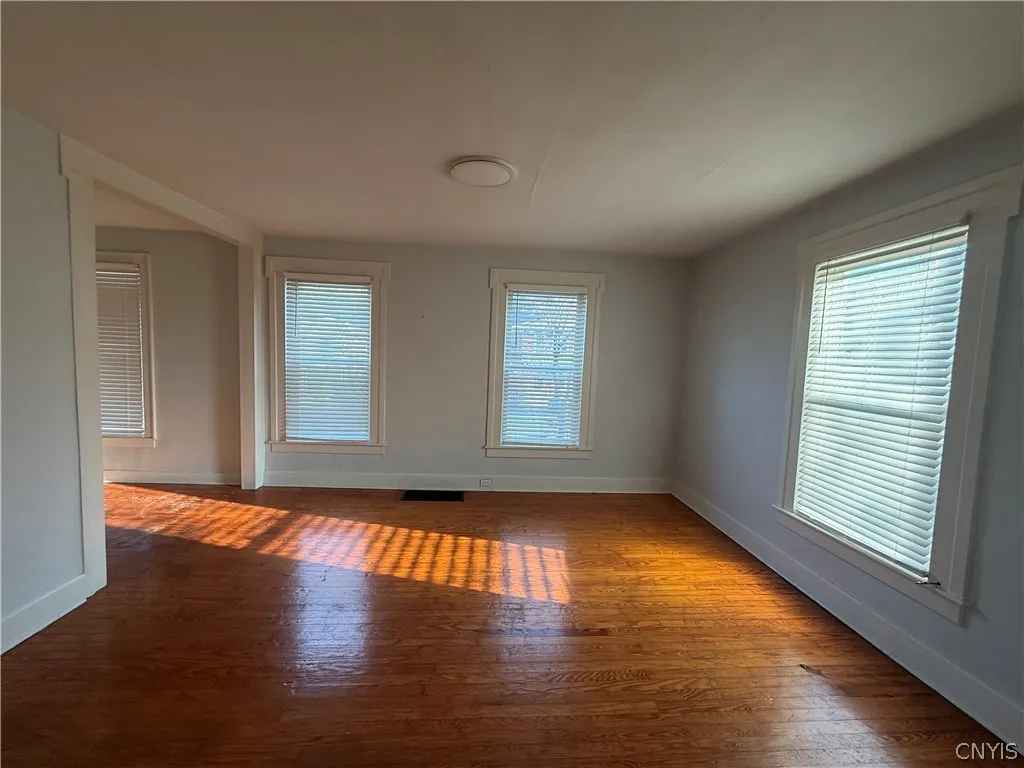 142 Washington Street B, Manlius, New York 13104, Manlius, New York 13104, 2 Bedroom Bedrooms, 6 Room Rooms,1 BathroomBathrooms,Residential Lease,For Rent,142 Washington Street B, Manlius, New York 13104,0,S1725164