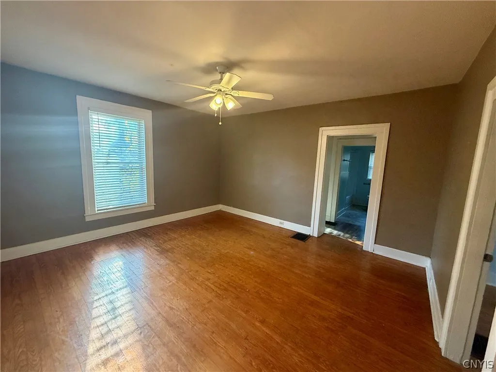 142 Washington Street B, Manlius, New York 13104, Manlius, New York 13104, 2 Bedroom Bedrooms, 6 Room Rooms,1 BathroomBathrooms,Residential Lease,For Rent,142 Washington Street B, Manlius, New York 13104,0,S1725164