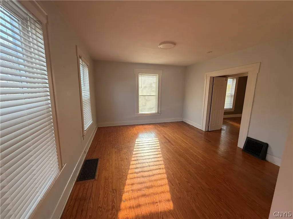 142 Washington Street B, Manlius, New York 13104, Manlius, New York 13104, 2 Bedroom Bedrooms, 6 Room Rooms,1 BathroomBathrooms,Residential Lease,For Rent,142 Washington Street B, Manlius, New York 13104,0,S1725164